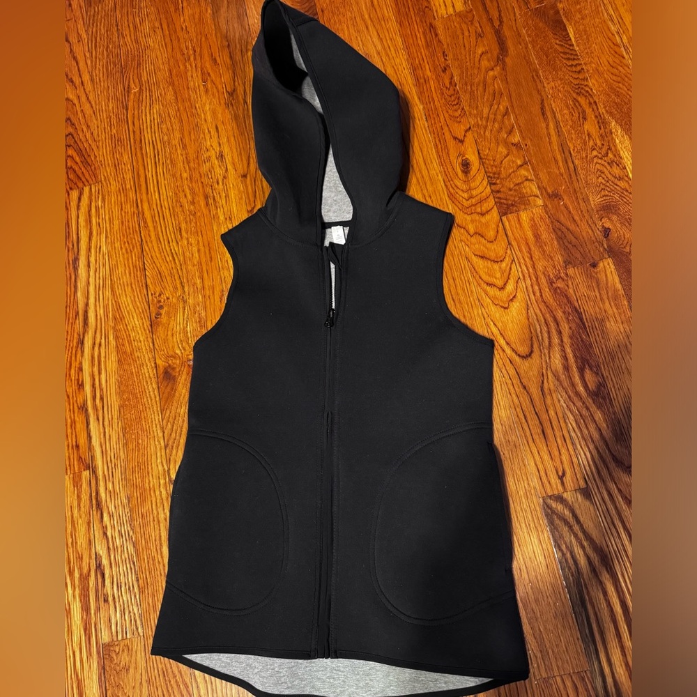 Lululemon Insculpt vest. NWOT. Size 4